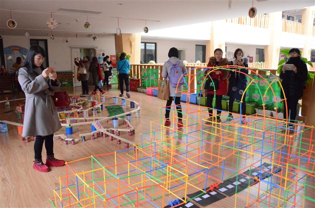 “全国幼教发展联盟大会暨园长高峰论坛”的园长们莅临棠外实验幼儿园参观交流