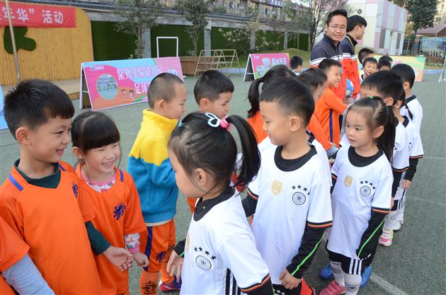 足球小将，神采飞扬——记棠外实验幼儿园大班组幼儿足球比赛