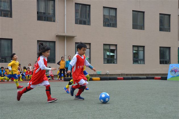 足球小将，神采飞扬——记棠外实验幼儿园大班组幼儿足球比赛