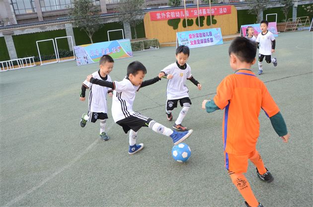 足球小将，神采飞扬——记棠外实验幼儿园大班组幼儿足球比赛