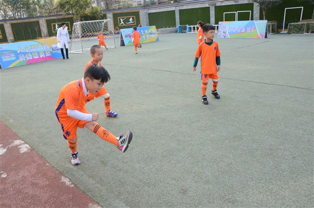 足球小将，神采飞扬——记棠外实验幼儿园大班组幼儿足球比赛