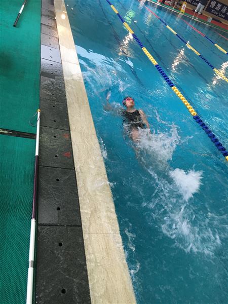 棠外游泳队参加双流区游泳比赛获佳绩