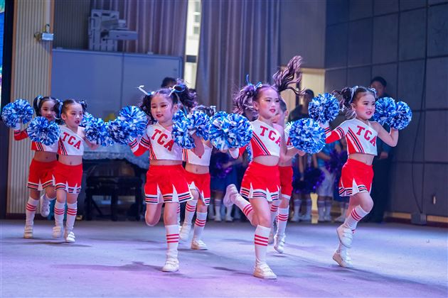 棠外实验幼儿园勇夺双流区第二届啦啦操公开赛幼儿组“花球啦啦操”冠军