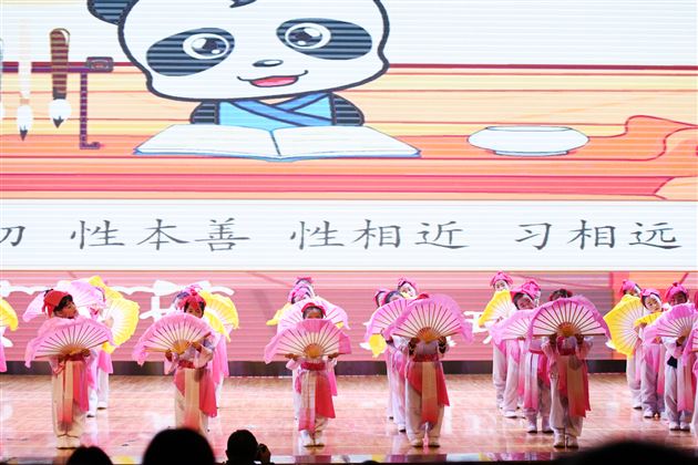 聆听花开的声音，点亮七彩的童年