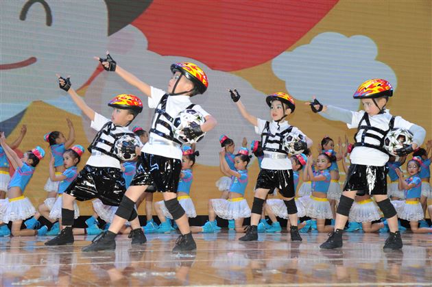 聆听花开的声音，点亮七彩的童年