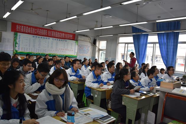 借助现代教育技术，创新我校高中教育