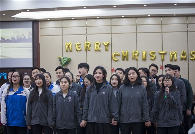棠外国际部“2016学年度颁奖典礼暨迎新汇演”隆重举行