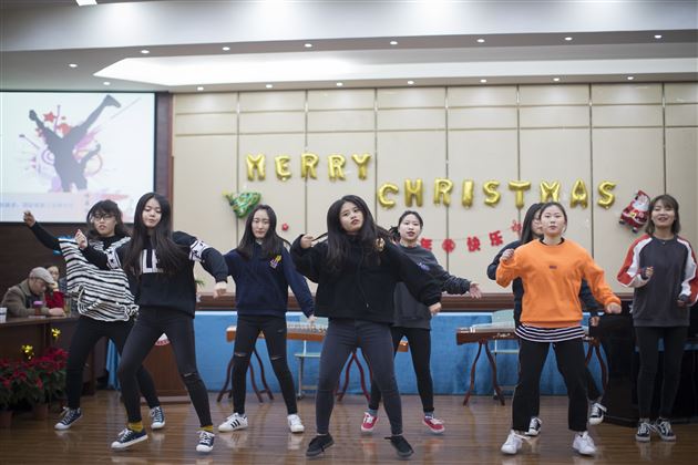 棠外国际部“2016学年度颁奖典礼暨迎新汇演”隆重举行