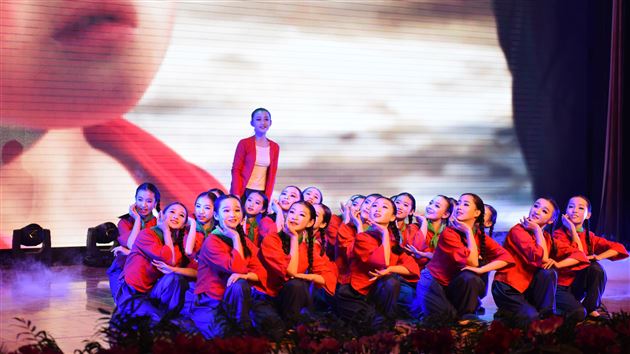 棠外2016年校园艺术节展演暨2017年新年文艺联欢晚会隆重举行