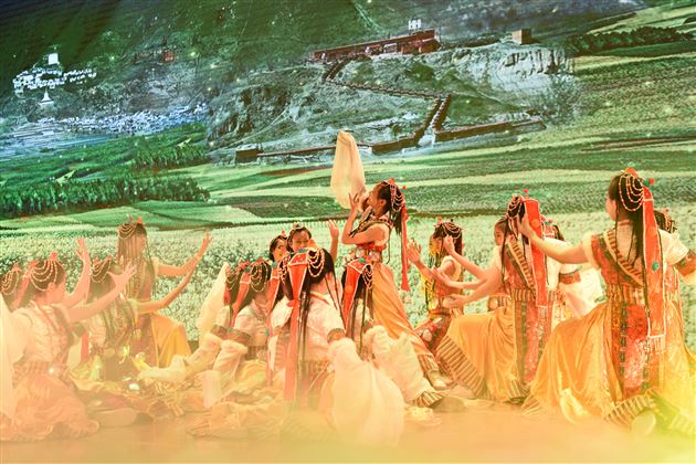 棠外2016年校园艺术节展演暨2017年新年文艺联欢晚会隆重举行