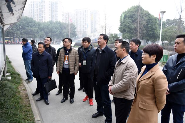 陕西省延安市志丹县政府考察团一行来到我校考察校园足球