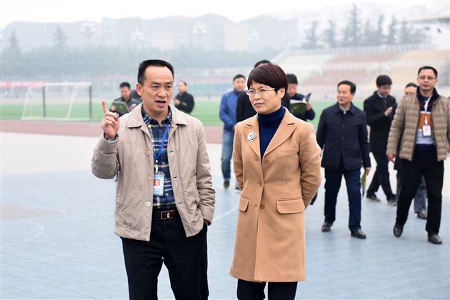陕西省延安市志丹县政府考察团一行来到我校考察校园足球