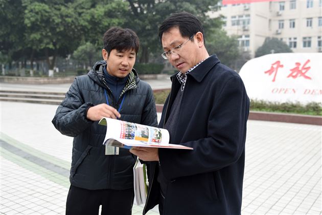 陕西省延安市志丹县政府考察团一行来到我校考察校园足球