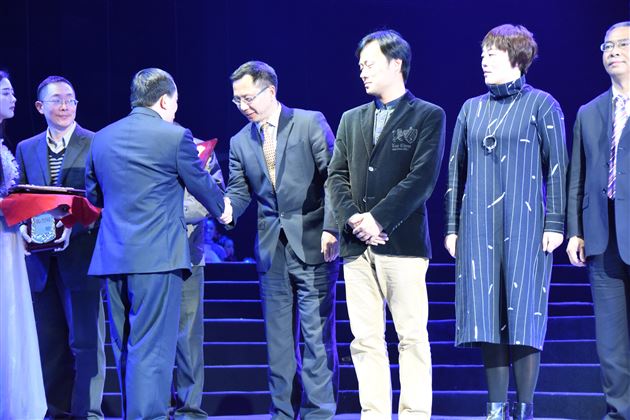 棠外在2016“荣耀天府”成都市足球颁奖晚会上荣获多项大奖