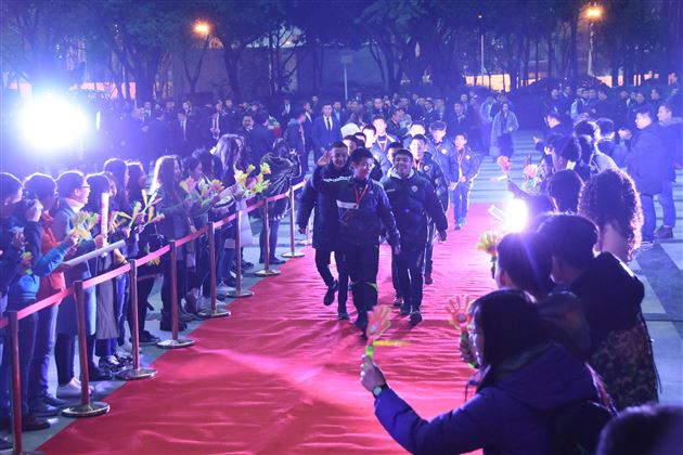 棠外在2016“荣耀天府”成都市足球颁奖晚会上荣获多项大奖