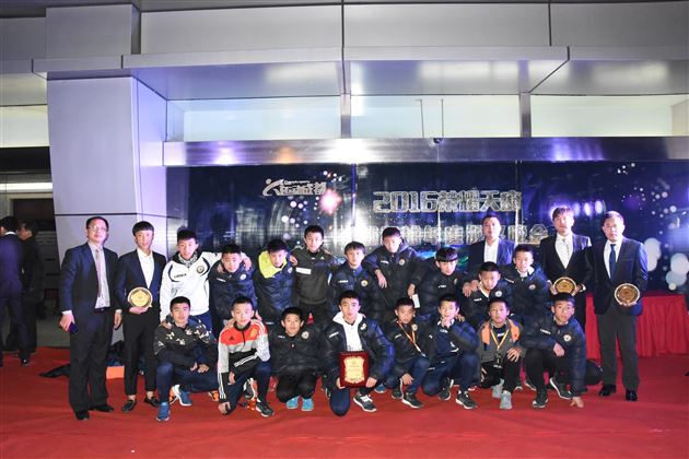 棠外在2016“荣耀天府”成都市足球颁奖晚会上荣获多项大奖