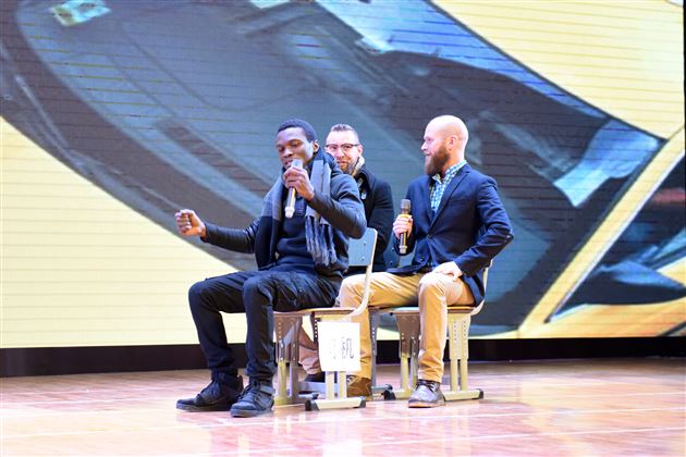 寒冬暖阳照棠外 岁月流金满堂彩——棠外隆重举行2017年教职工迎新春联欢会