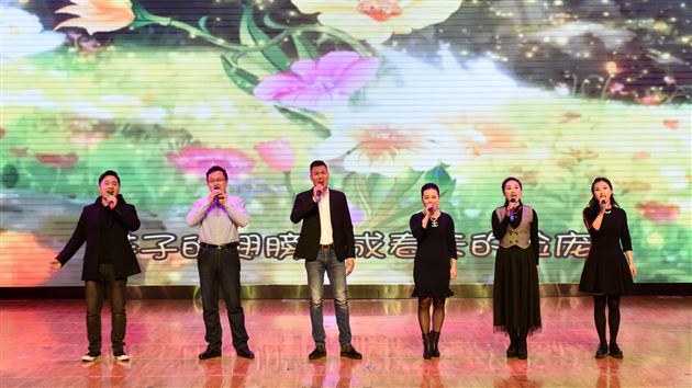 寒冬暖阳照棠外 岁月流金满堂彩——棠外隆重举行2017年教职工迎新春联欢会