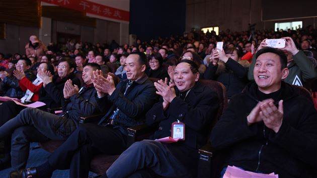 寒冬暖阳照棠外 岁月流金满堂彩——棠外隆重举行2017年教职工迎新春联欢会