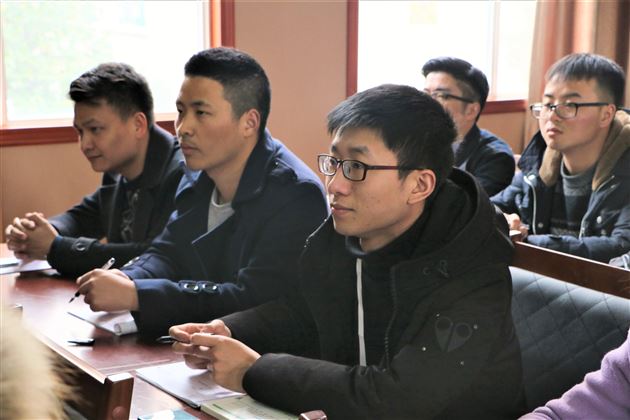 棠外初中部对教师进行青春期教育方法专题培训