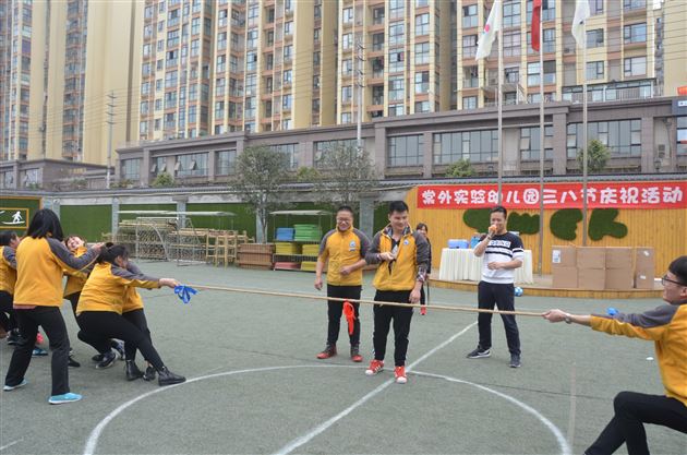 棠外实验幼儿园开展“三八”节趣味体育活动