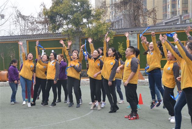 棠外实验幼儿园开展“三八”节趣味体育活动