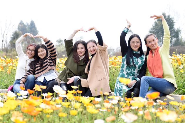 千里香薰靥如花 花开时节动蓉城——棠外隆重庆祝第107个三八国际劳动妇女节暨表彰大会