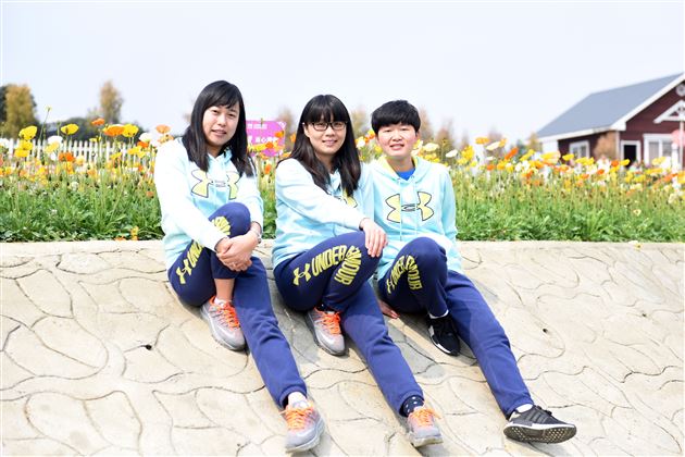 千里香薰靥如花 花开时节动蓉城——棠外隆重庆祝第107个三八国际劳动妇女节暨表彰大会