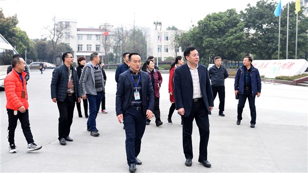 西安市体育局考察团一行考察棠外“体教结合”培养模式——校园足球