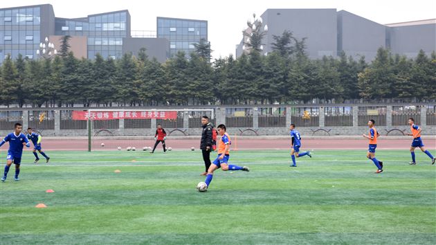 西安市体育局考察团一行考察棠外“体教结合”培养模式——校园足球