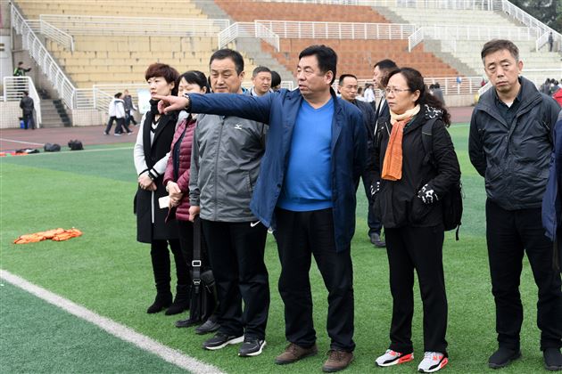 西安市体育局考察团一行考察棠外“体教结合”培养模式——校园足球