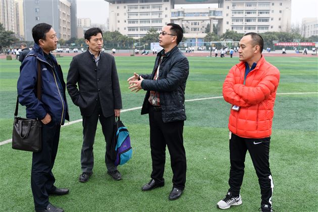西安市体育局考察团一行考察棠外“体教结合”培养模式——校园足球