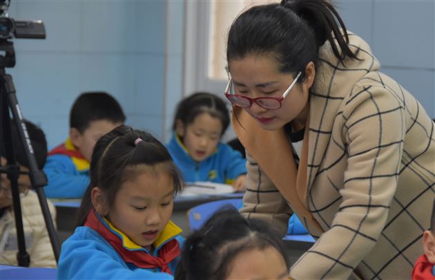 不忘初心  砥砺前行——记棠外附小语文教研活动