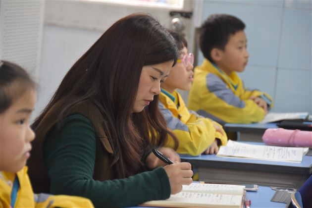 不忘初心  砥砺前行——记棠外附小语文教研活动