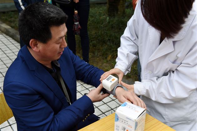 关爱教师健康棠外开展“三减三健”健康生活方式宣传活动