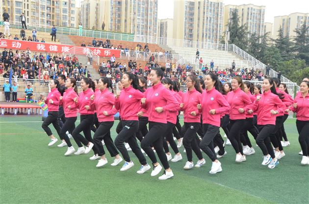 棠外实验幼儿园举行千人亲子运动会