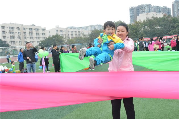 棠外实验幼儿园举行千人亲子运动会