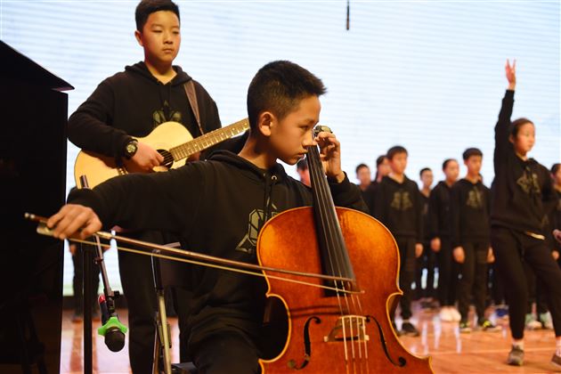 群星璀璨展歌喉，德艺共进靓青春