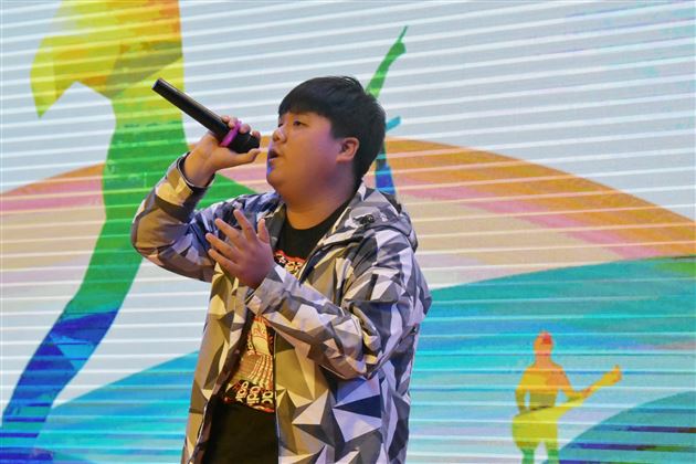 群星璀璨展歌喉，德艺共进靓青春