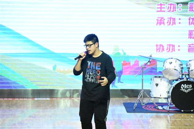 群星璀璨展歌喉，德艺共进靓青春