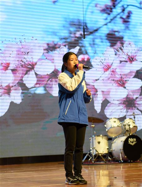 群星璀璨展歌喉，德艺共进靓青春