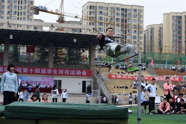 速度与力量的完美呈现，诠释青春与运动之美——记棠外高中部第十四届田径运动会