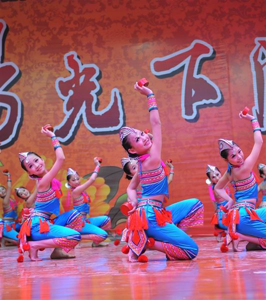 段明君初中时参加比赛剧目《跳弦》剧照