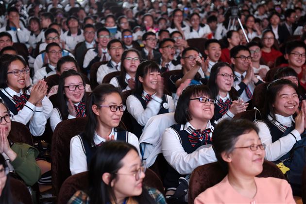 抑扬成诗韵 朗然诵清声——棠外高2016级诗歌朗诵比赛成功举行