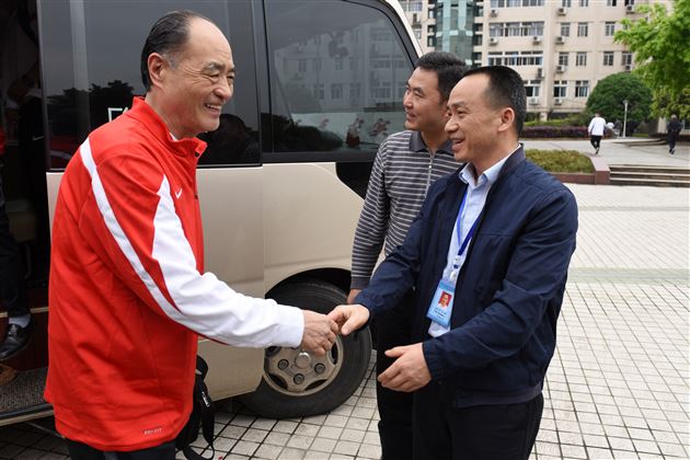 中国足球名宿辅导团莅临我校调研男足教育