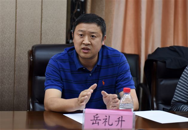 中国足球名宿辅导团莅临我校调研男足教育