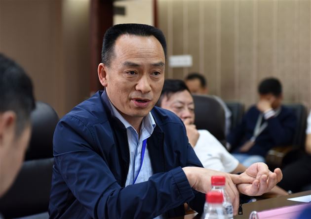 中国足球名宿辅导团莅临我校调研男足教育