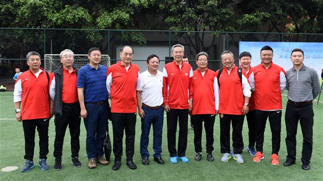 中国足球名宿辅导团莅临我校调研男足教育