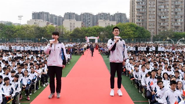 弘扬五四精神 淬炼棠外“全人”——棠外隆重举行2017“五·四”青年节庆祝表彰大会