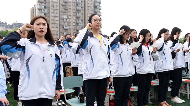 弘扬五四精神 淬炼棠外“全人”——棠外隆重举行2017“五·四”青年节庆祝表彰大会